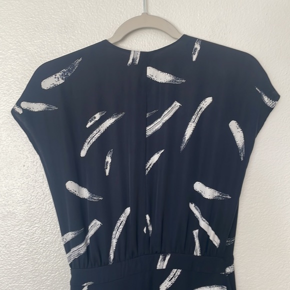 Joie Bethwyn Printed 100% Silk Short-Sleeve Wrap Navy Blue Dress Size XS - Picture 8 of 11
